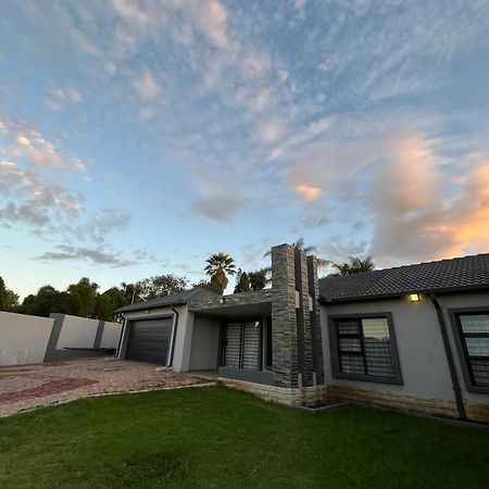 The Benjamin Accomodation Іденвейл Екстер'єр фото