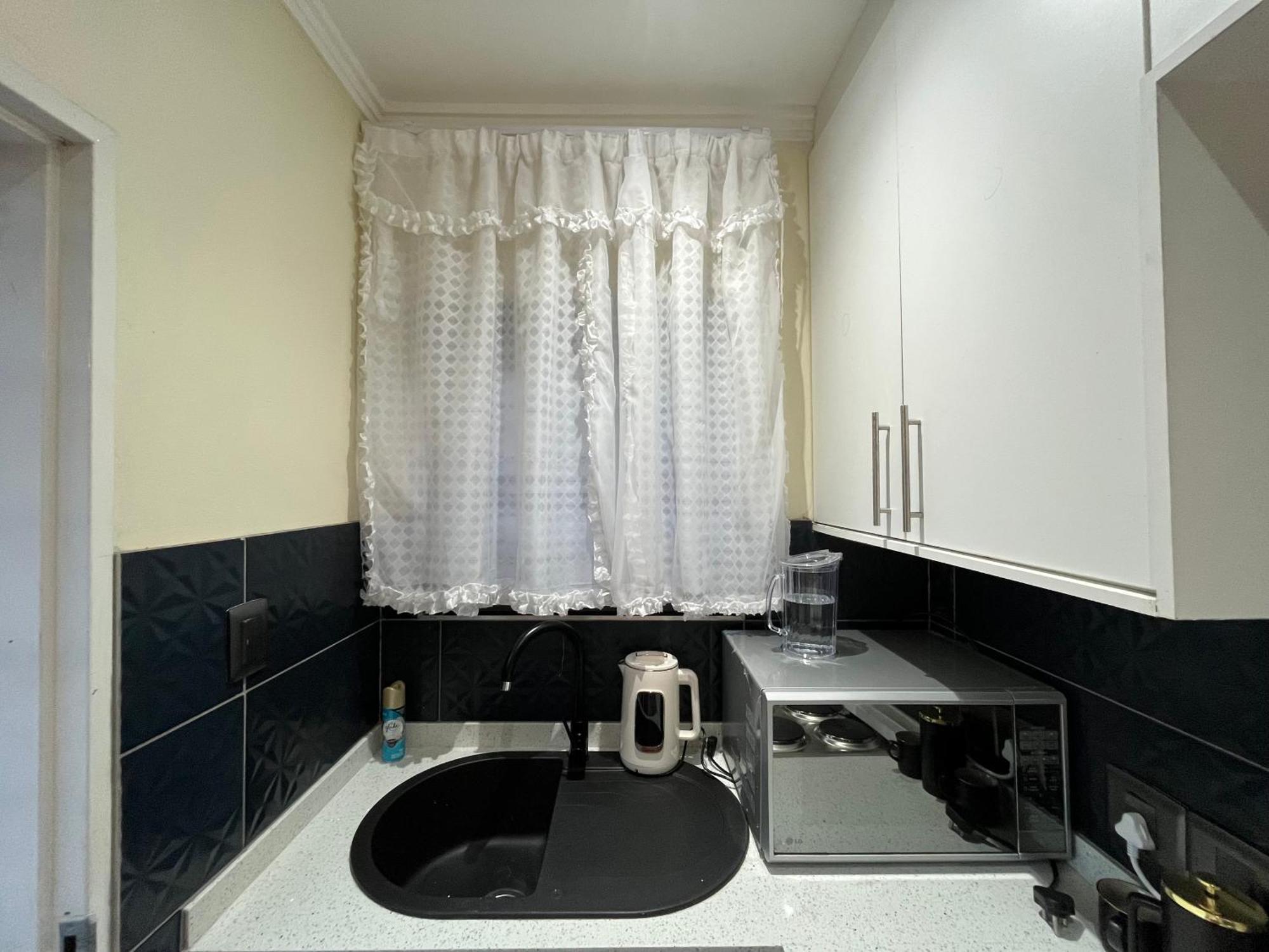 The Benjamin Accomodation Іденвейл Екстер'єр фото